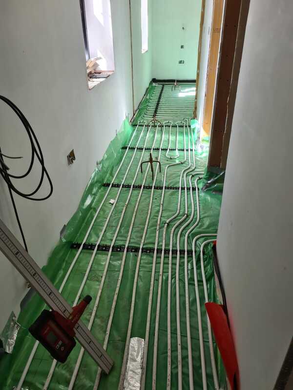 screeding contractors cornwall - underfloor heating pipes 
